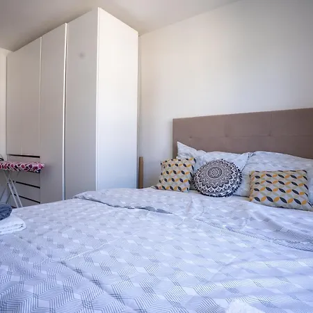 Apartment Stay Sarajevo דירה *